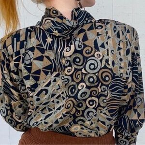 Vintage  blouse. So cool.